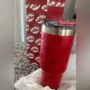 Sealed Hogg 40oz Big Swig Red Tumbler with Lip Print Stainless inside
